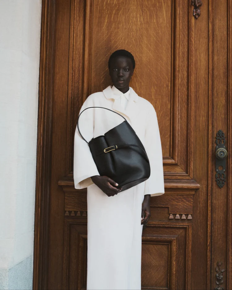 Belted Bucket Bag Large | Black Leather - Image 3