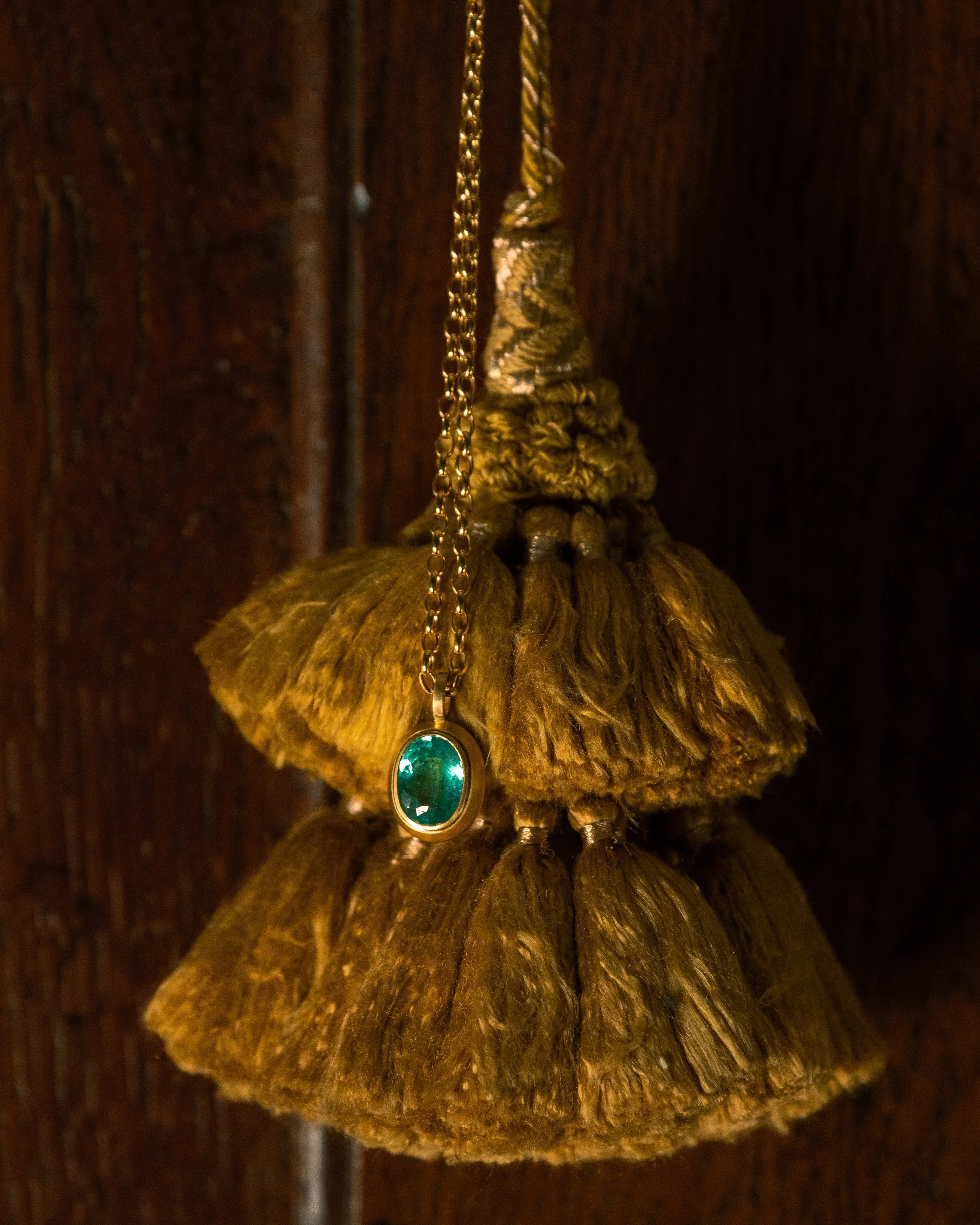 Blue Tourmaline Oval Pendant With Chain | 18k Yellow Gold - Image 2