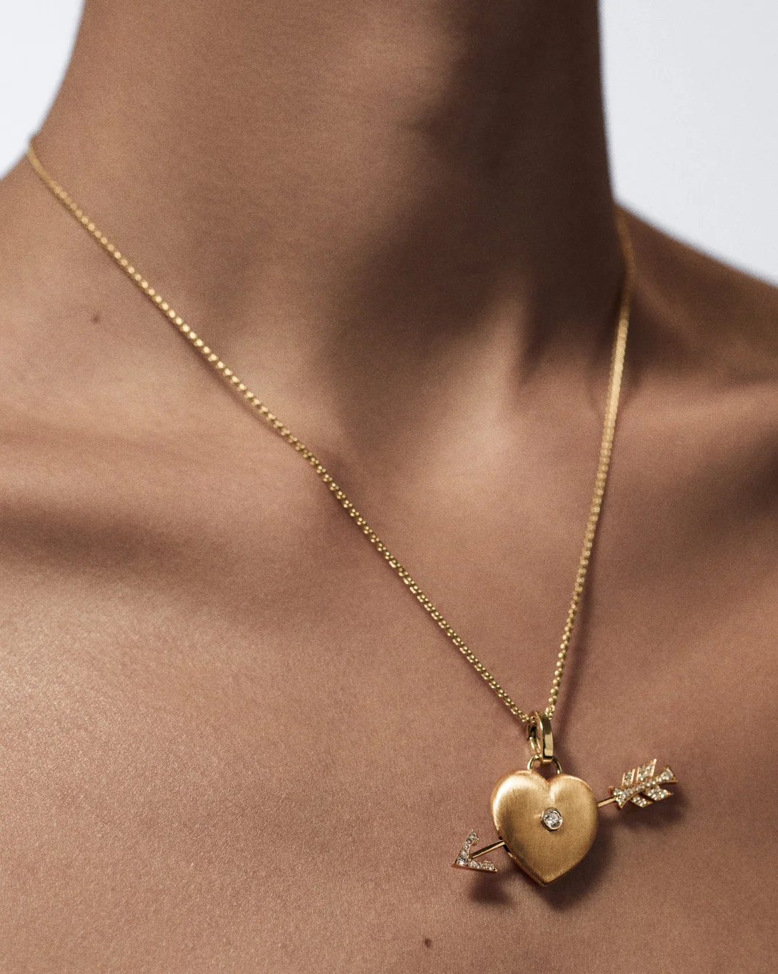 Coeur Perce Charm | 18k Yellow Gold - ONLINE ONLY - Image 2
