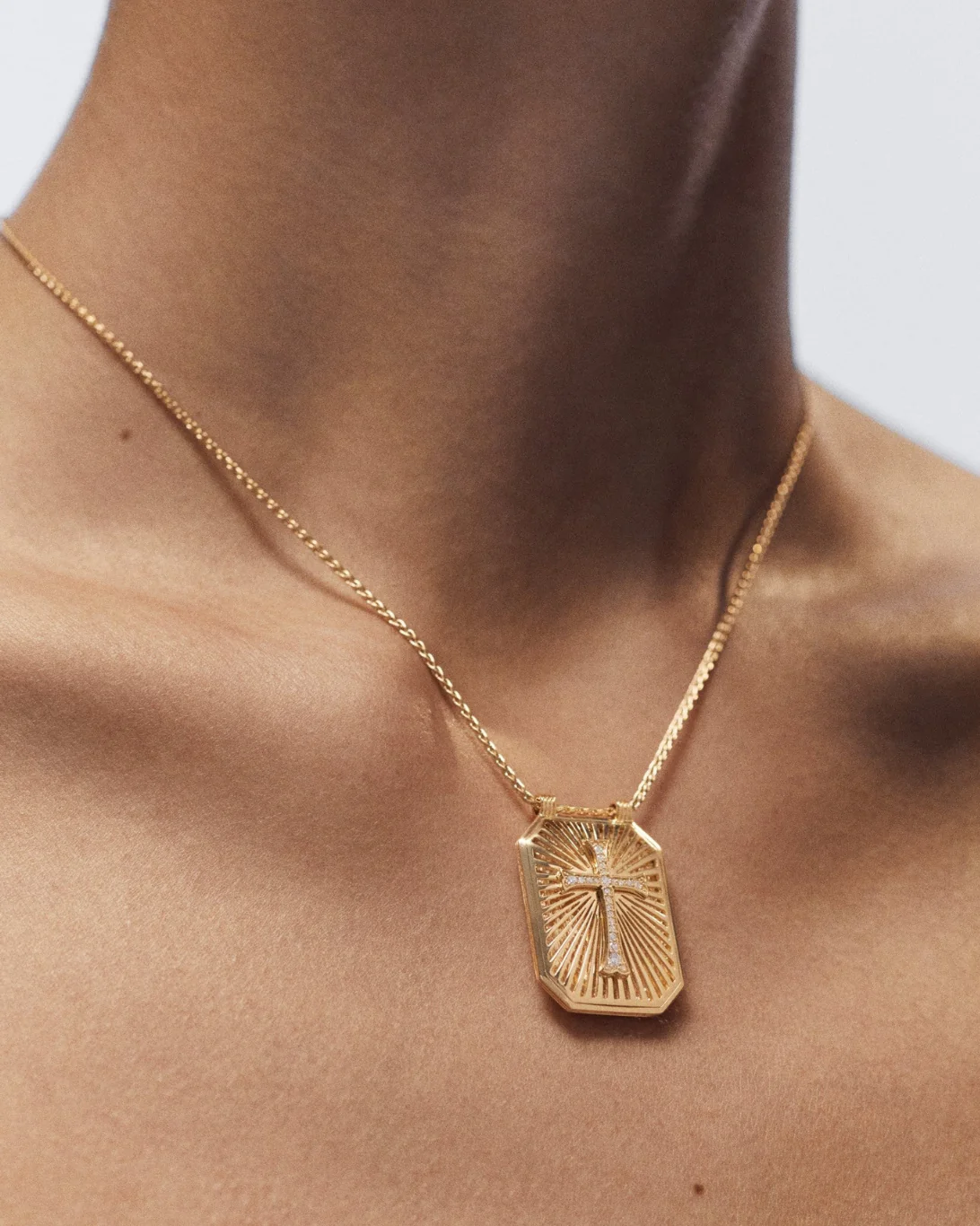Cross Scapular | 18k Yellow Gold - Image 2