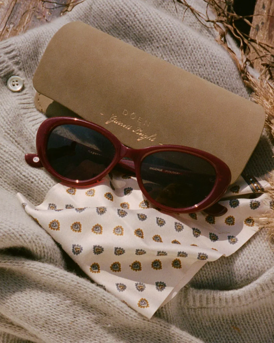 Ingénue Sunglasses | Lipstick/Dark Grey - Image 2
