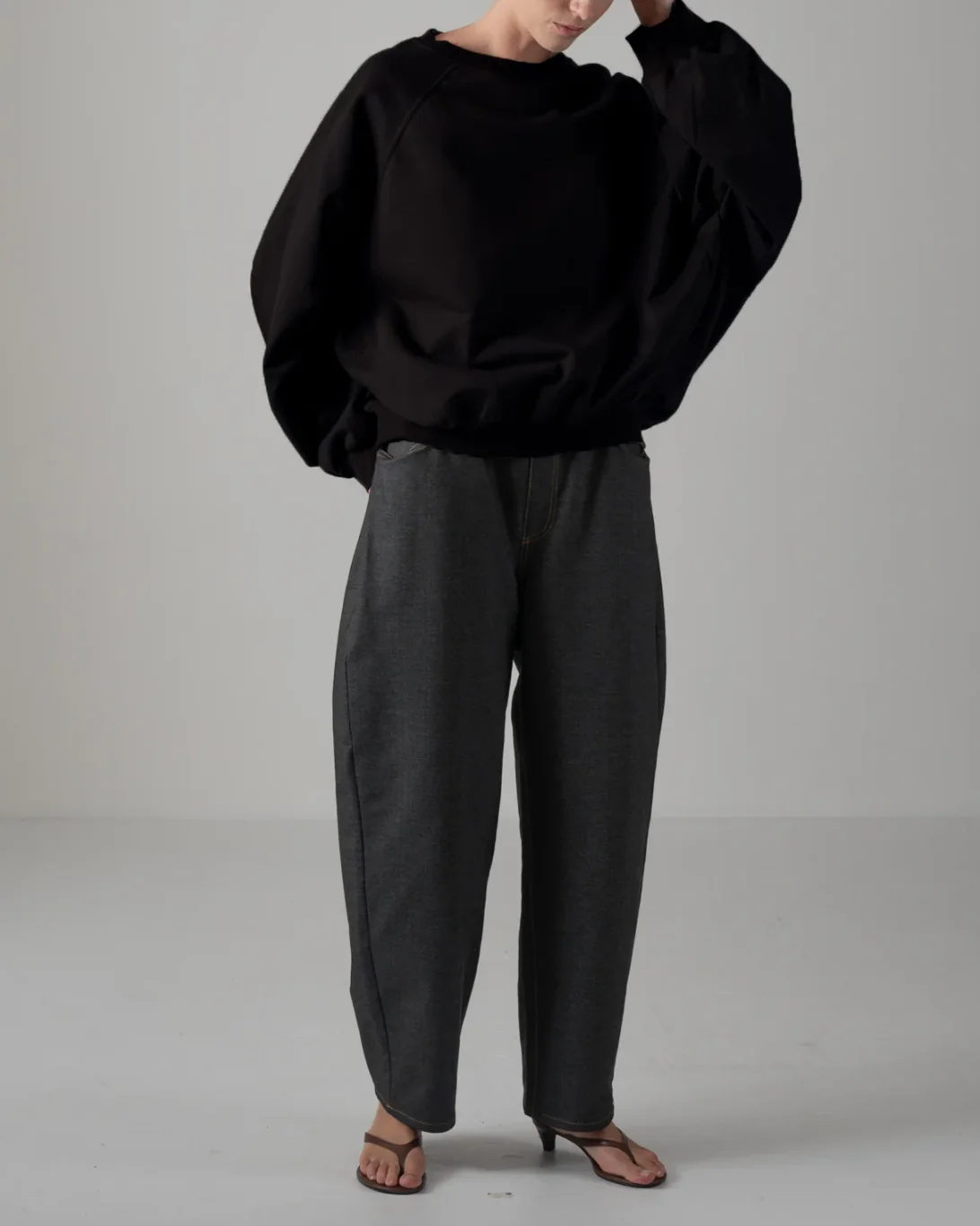 Leila Wide Cuff Sweat Shirt | Black