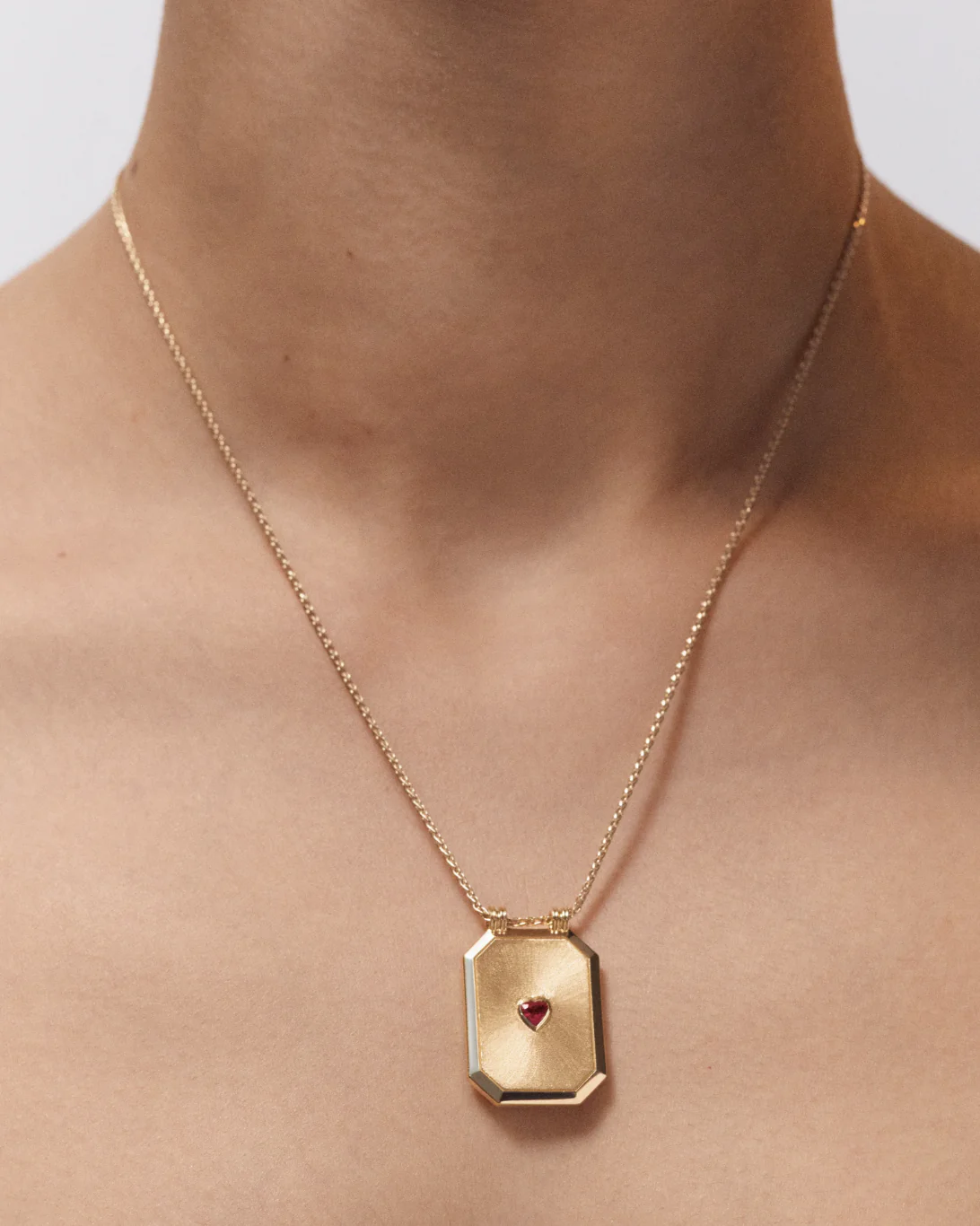 Love Scapular | 18k Yellow Gold - Image 4